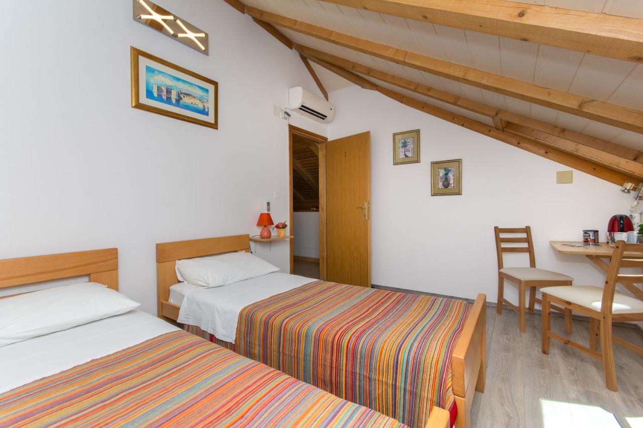 Tomato Old Town Entrance Hotel Дубровник Екстериор снимка