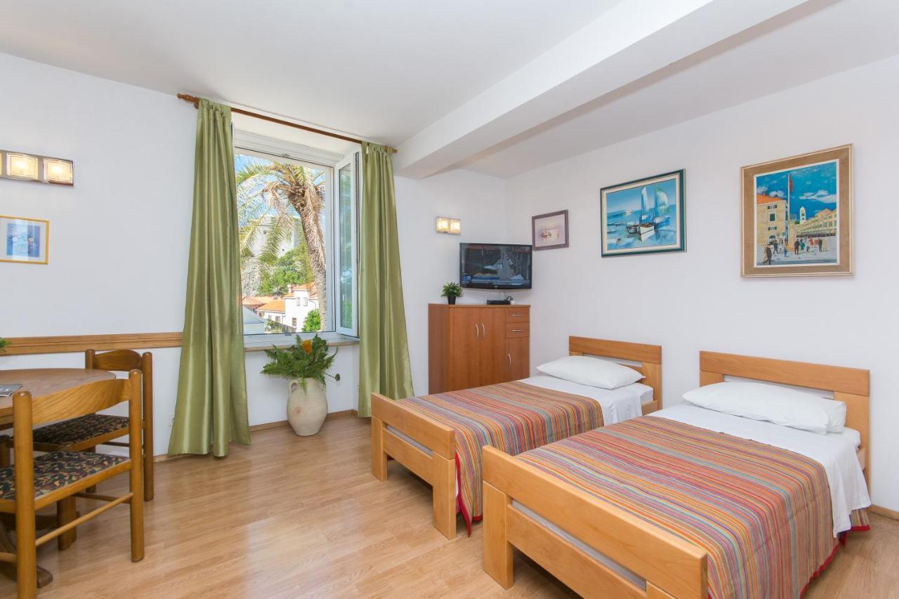 Tomato Old Town Entrance Hotel Дубровник Екстериор снимка