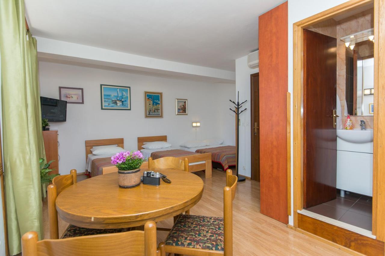 Tomato Old Town Entrance Hotel Дубровник Екстериор снимка